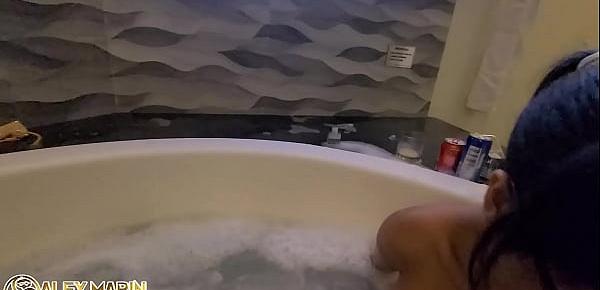  Mi novia falto al trabajo por quererme coger en un jacuzzi y se viene riquisimo